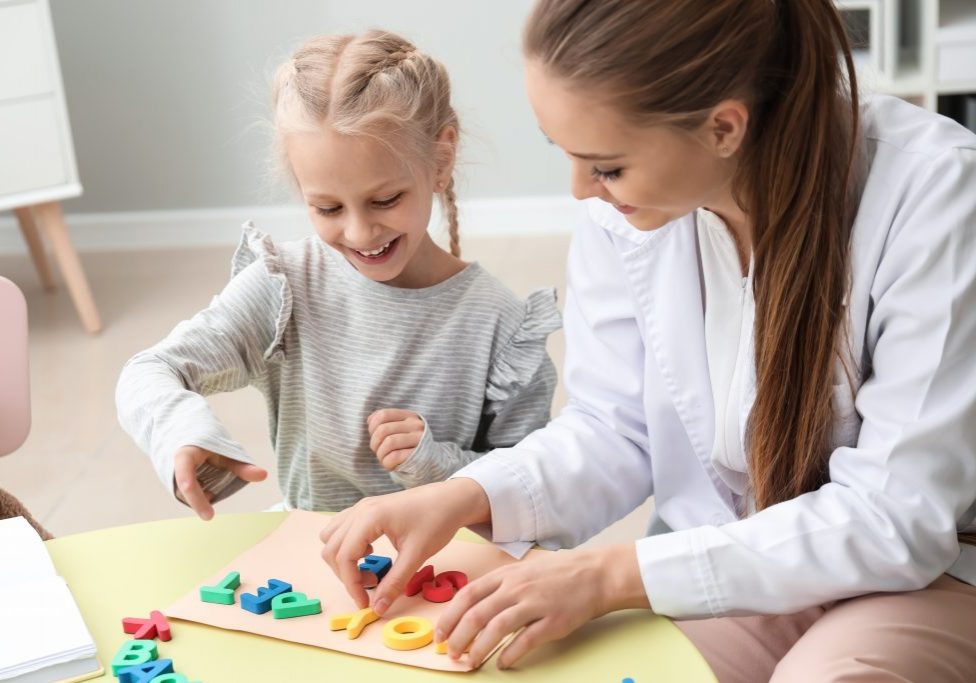 shutterstock_1329117464 speech-language pathologist